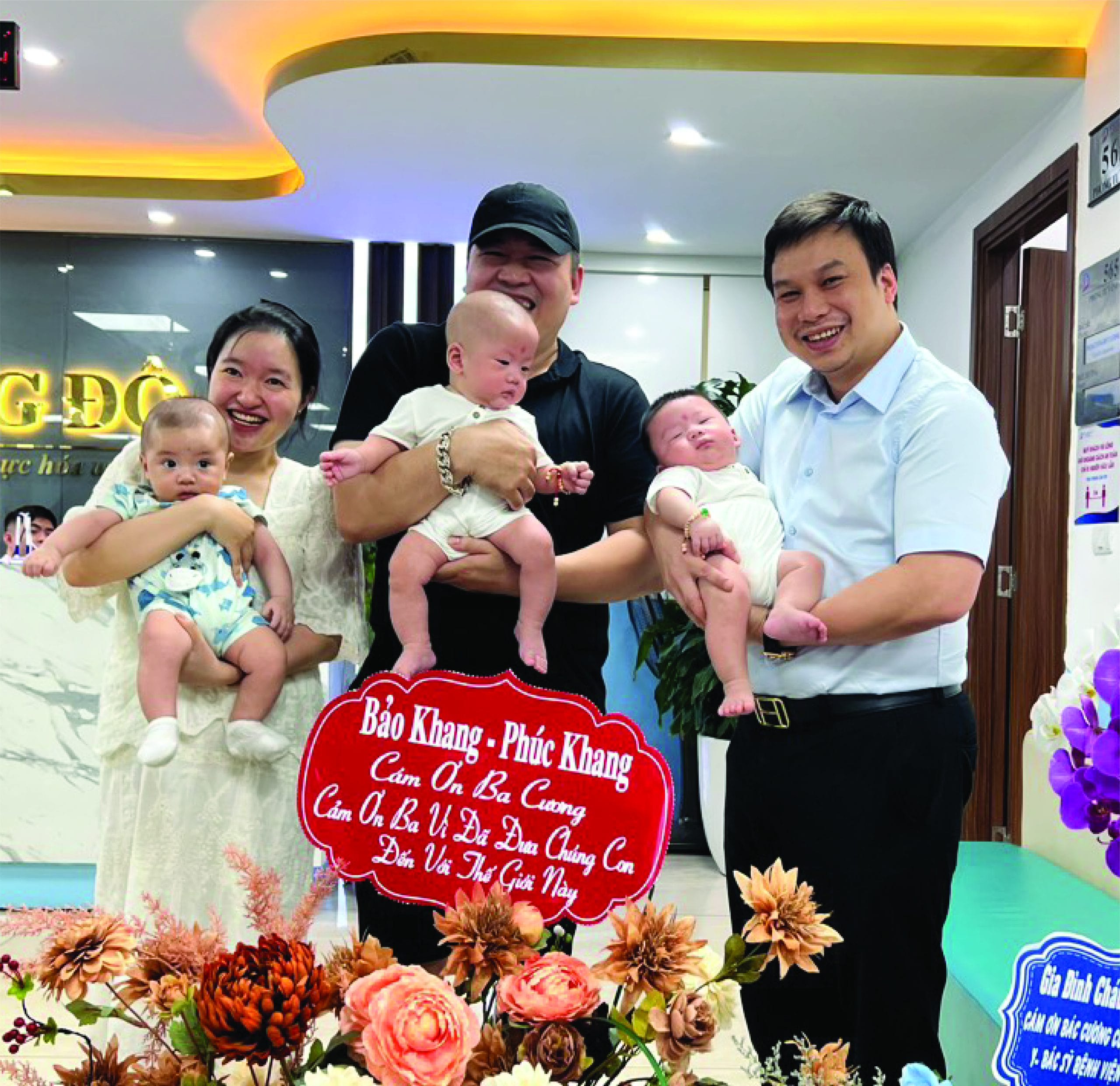 2 bé Bảo Khang & Phúc Khang