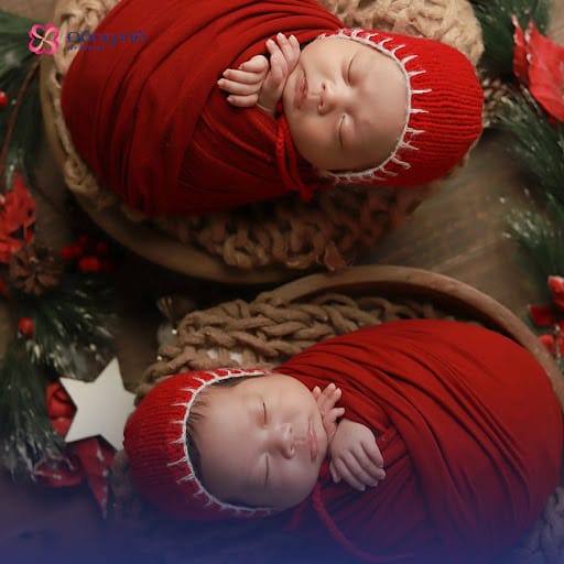 Hai mặt trời nhỏ sưởi ấm trái tim bố mẹ sau 4 năm mong ngóng