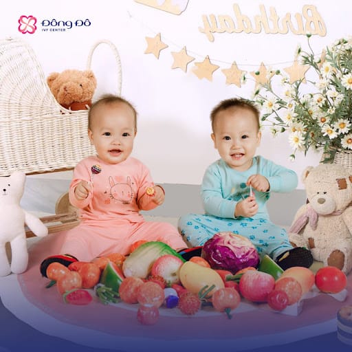 Hai thiên thần nhỏ giúp bức tranh gia đình thêm trọn vẹn
