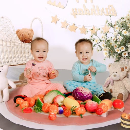 Cặp song sinh của Bố Phong mẹ Quyên