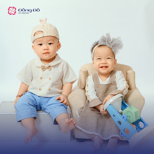 Nụ cười cực đáng yêu của hai em bé Nhật Minh và An Nhiên