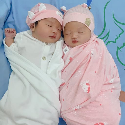 Bé Minh Anh và Tú Anh