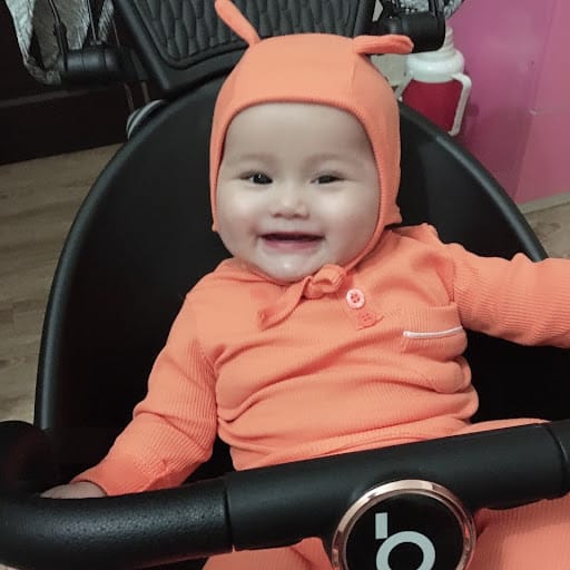 Bé Trần Tuệ Lâm