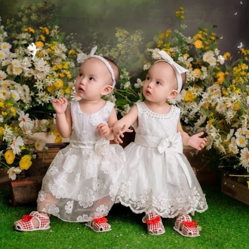 Bé Ánh Dương & Ánh Hồng