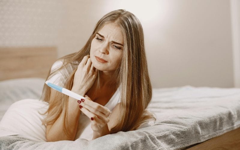 Bơm IUI sau 7 ngày thử que có lên không?
