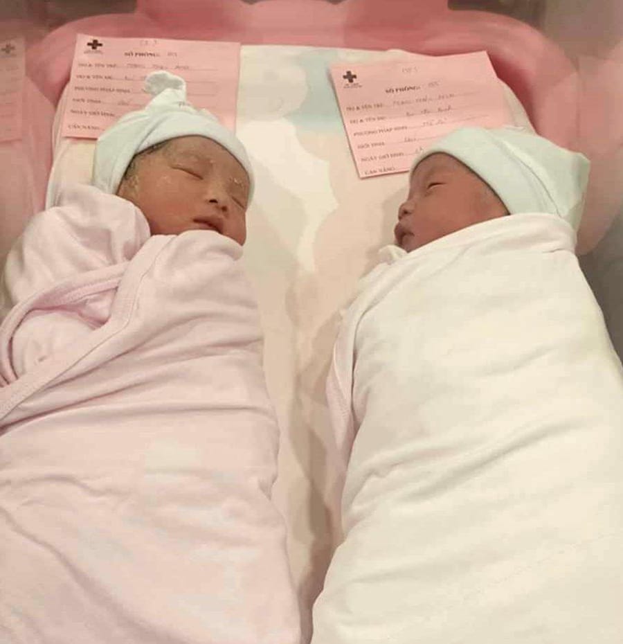 IVF tuổi 40 do ứ dịch vòi trứng, đón niềm vui nhân đôi