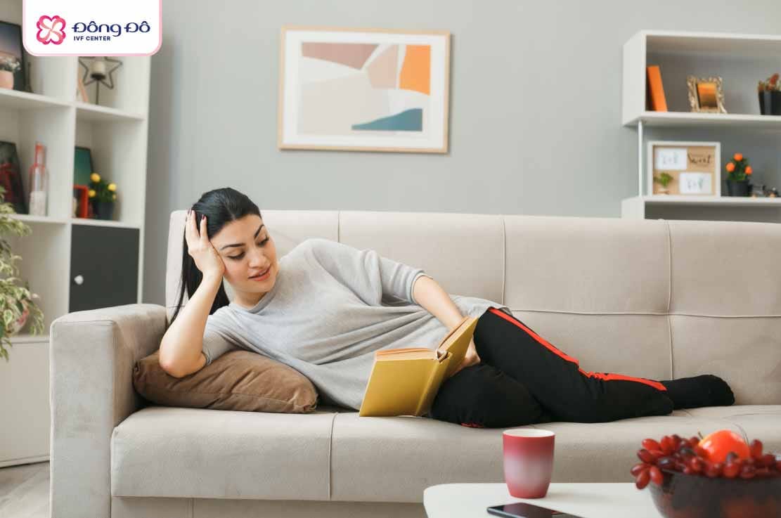Tâm trạng của mẹ dễ thay đổi giai đoạn tiêm thuốc kích trứng, nên nghỉ ngơi thư giãn để giữ tinh thần thoải mái