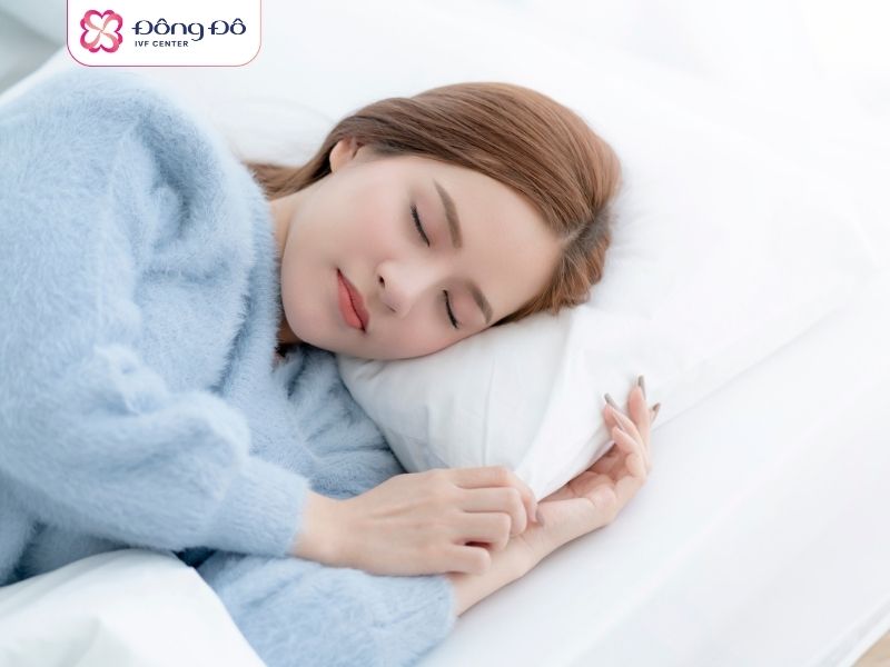 Nghỉ ngơi đầy đủ giúp mẹ có sức khỏe tốt nhất, giảm stress