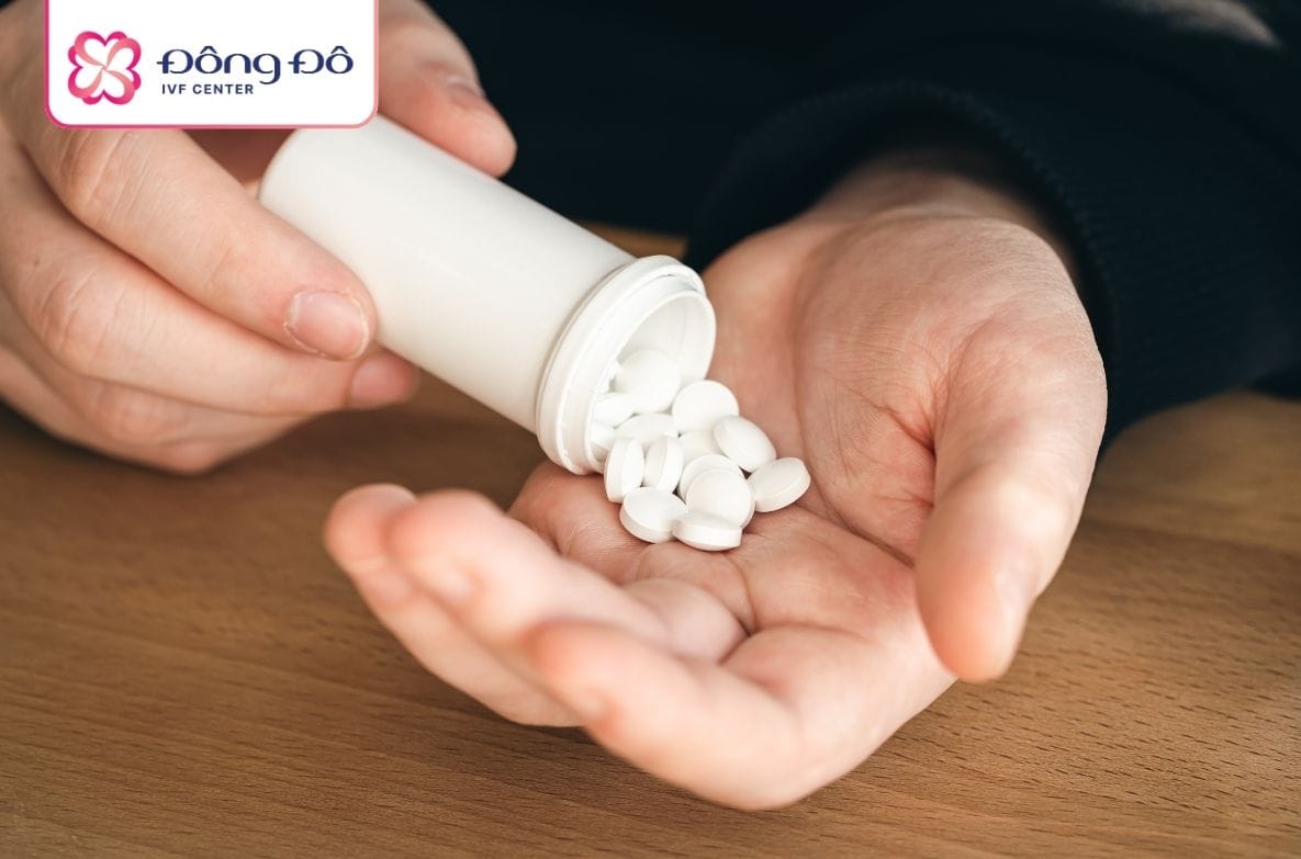 Có thể uống thuốc giảm đau nhẹ trước khi thủ thuật để giảm cảm giác khó chịu