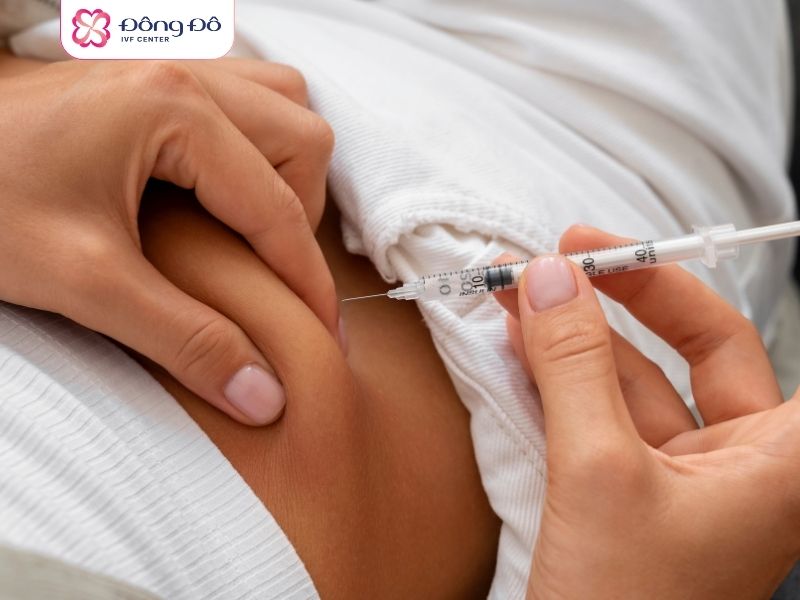 Cảm giác khó chịu chủ yếu đến từ việc hormone tăng cao hơn là từ việc tiêm thuốc kích trứng
