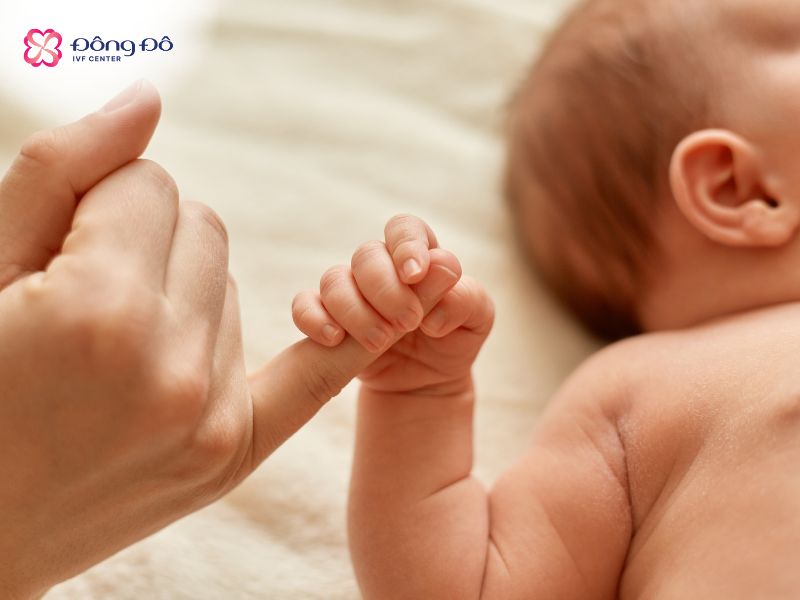 Hiện các nghiên cứu về sự khác biệt giữa em bé IVF và em bé sinh tự nhiên chưa chỉ ra khác biệt rõ ràng về trí thông minh và sức khỏe của em bé