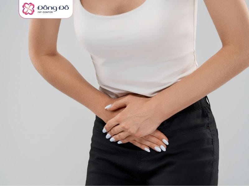 Khí hư bất thường là một trong những dấu hiệu quả viêm cổ tử cung