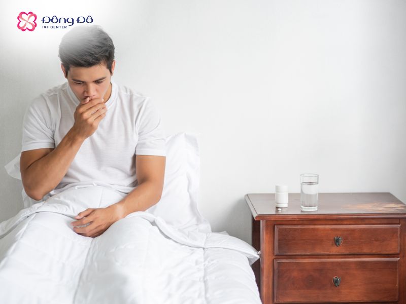 Triệu chứng đau bìu, ốm, sốt là một trong những dấu hiệu đầu tiên của viêm tinh hoàn