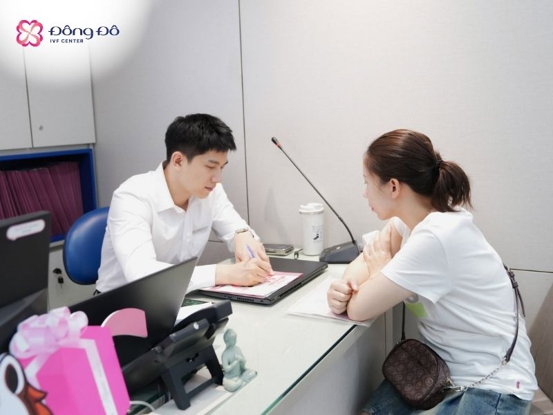Hai vợ chồng cần chuẩn bị tâm lý và tài chính vững vàng trước khi bước vào hành trình IVF